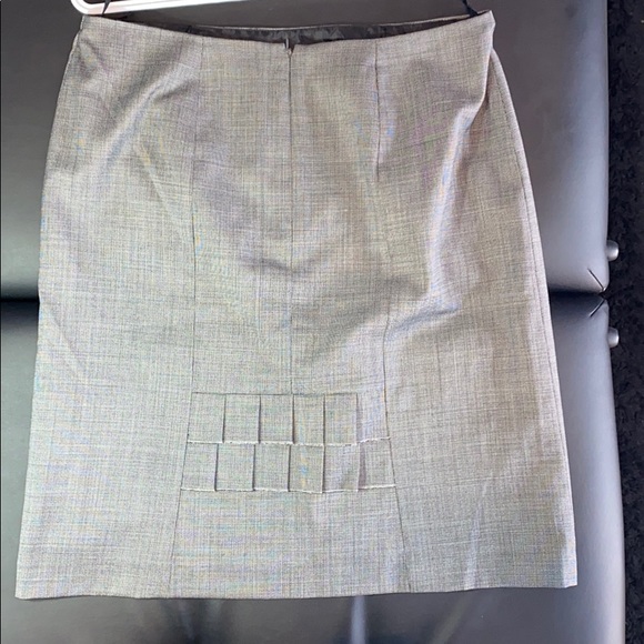 Tahari two-piece skirt suit - Picture 6 of 9